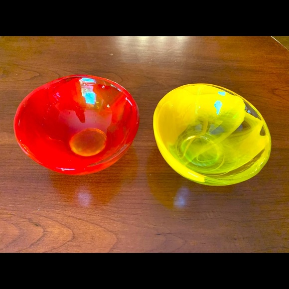 Collectible Red & yellow color two very thick handblown colored glass bowls - Picture 4 of 6